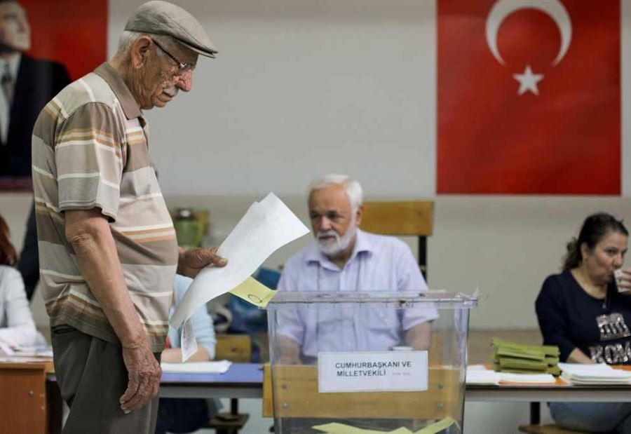 الأتراك يصوتون في انتخابات "حياة أو موت" بالنسبة لأردوغان