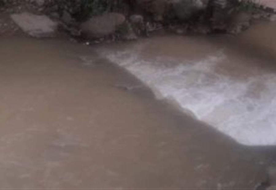 بالصور: نصار يكشف عن جريمة بحق نهر رشميا 