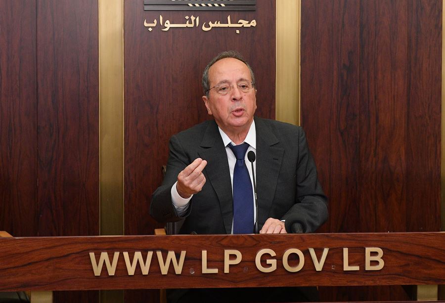 السيد هاجم النيابات العامة.. وبري يدافع
