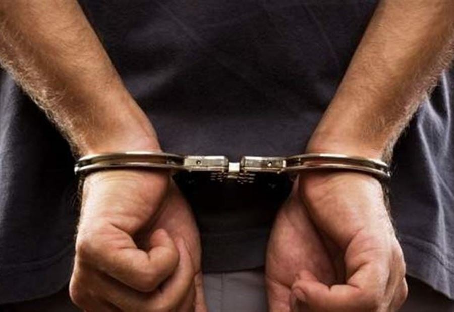 توقيف شخصين بجرم تعاطي المخدرات وترويجها