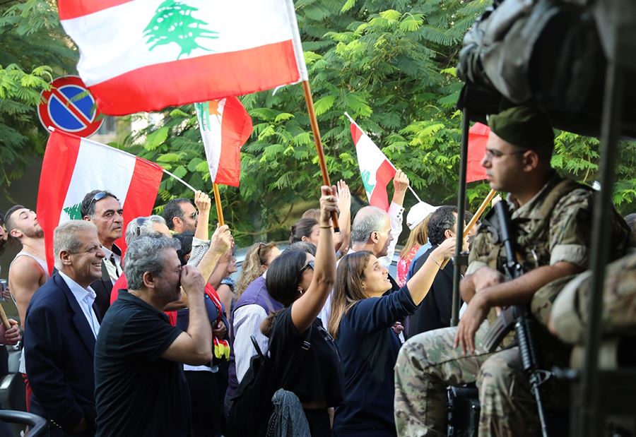 فرنسا تسحب يدها!