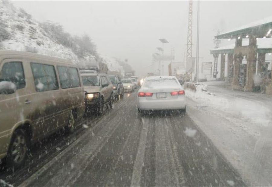 اليكم الطرقات السالكة والمقفلة بسبب تراكم الثلوج  اليكم الطرقات السالكة والمقفلة بسبب تراكم الثلوج