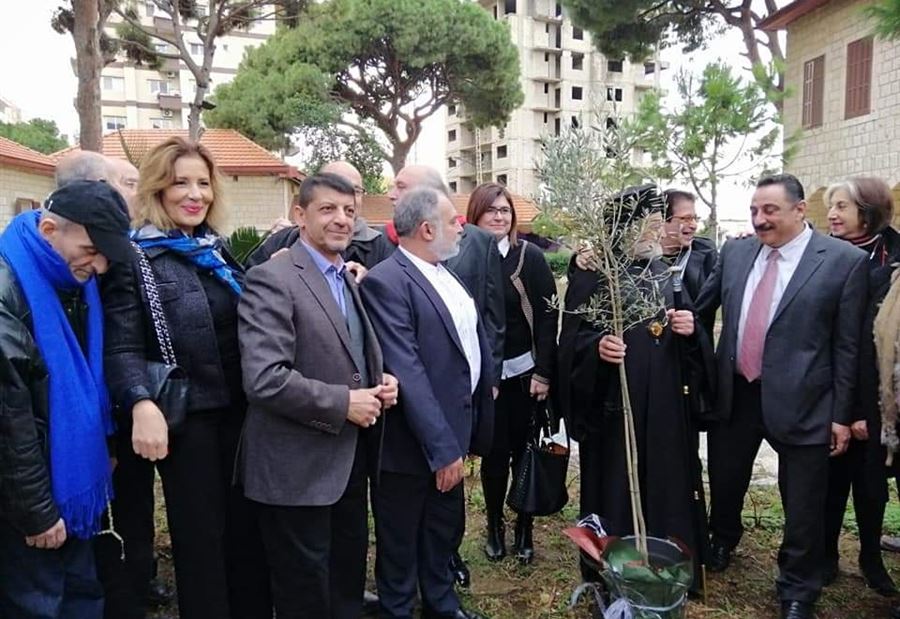 مسؤول في حزب الله بضيافة دير المخلص 
