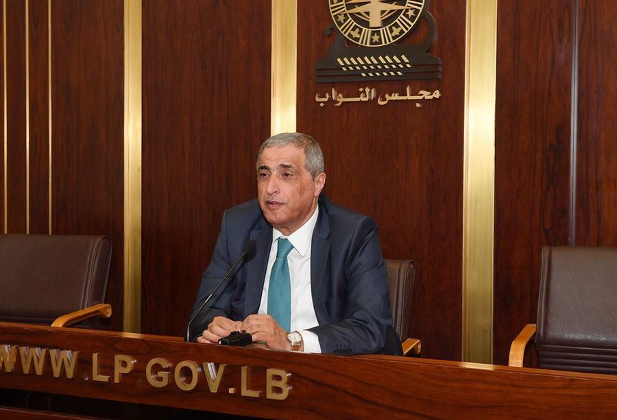 هاشم يحذّر من انقلاب! 