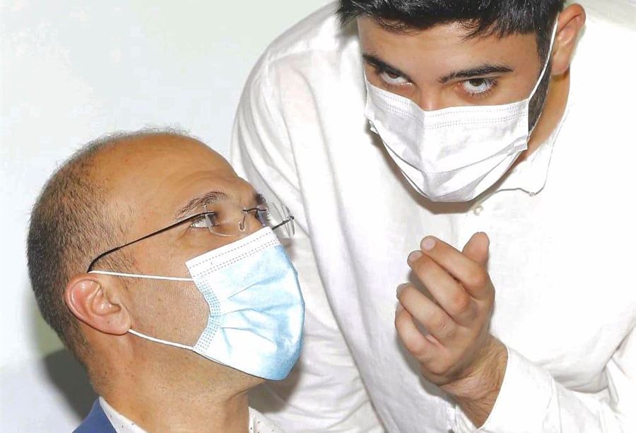 بعد تفاقم عوارض كورونا عليه... نجل وزير الصحة بالمستشفى 