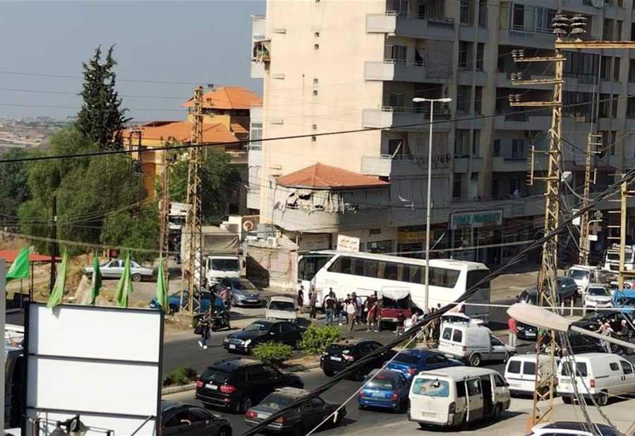 اصطدام "بيك آب" بحافلة كبيرة... ووقوع إصابات!