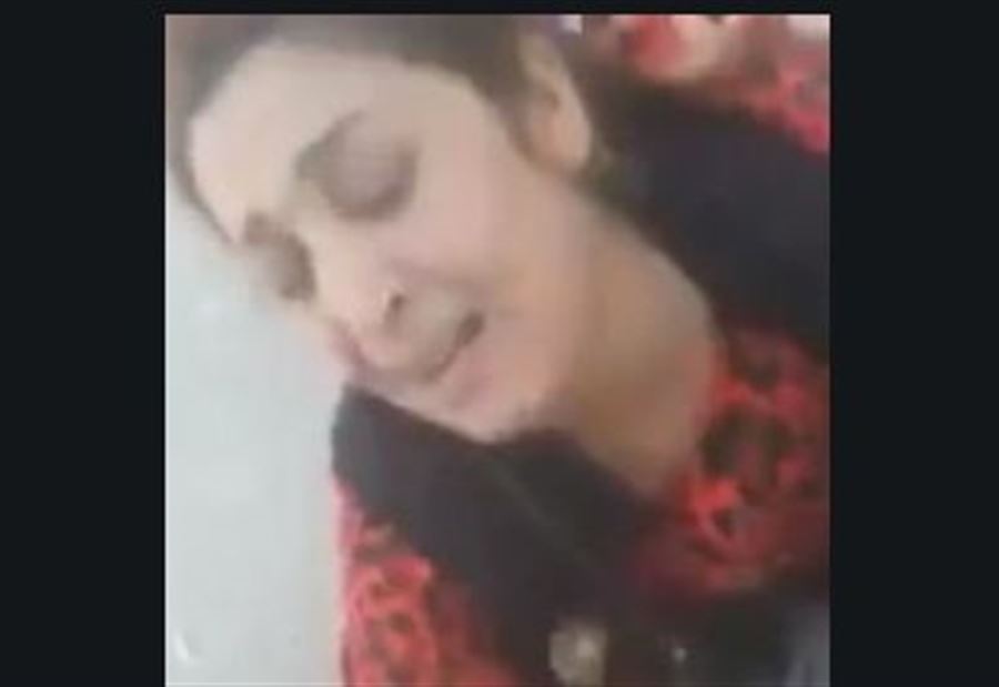 أم تبكي طفليها بعد انّ خُطفا ونزعت اعضاؤهما.. هذه حقيقة الفيديو!