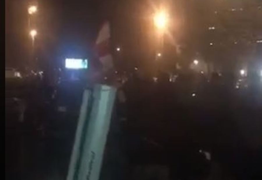 بالفيديو: محتجون أمام "الزيتونة باي"