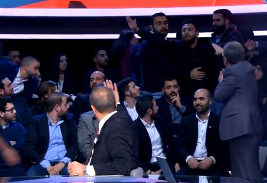 بالفيديو: نقاش حاد كاد أن يتطور الى اشكال في "صار الوقت" بالفيديو: نقاش حاد كاد أن يتطور الى اشكال في "صار الوقت"