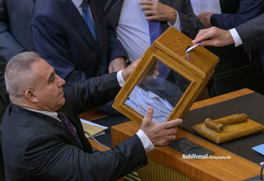 غياب "الزخم والمبادرات" يصيب مرشّح رئاسي! 