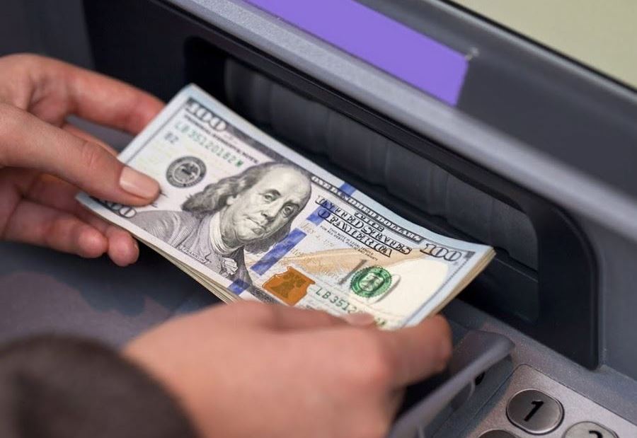 العدوان و"الرمادية"والموازنة .. ما مصير الدولار؟ العدوان و"الرمادية"والموازنة .. ما مصير الدولار؟