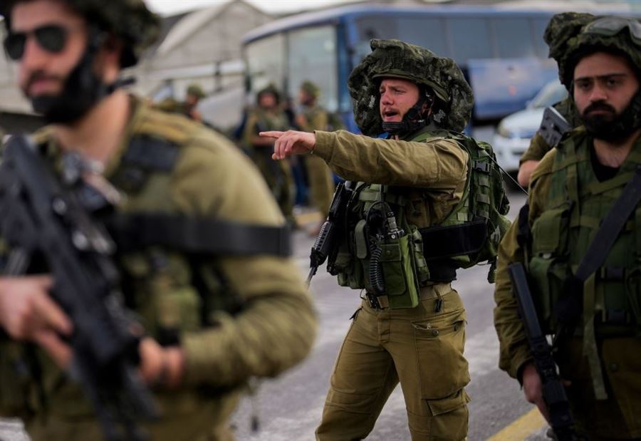 إسرائيل تواجه وابلاً صاروخياً كبيراً (صورة) إسرائيل تواجه وابلاً صاروخياً كبيراً (صورة)