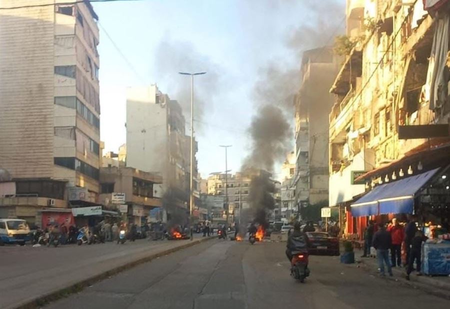 بالصور: قطع الطريق إحتجاجًا على تدهور الأوضاع المعيشية!