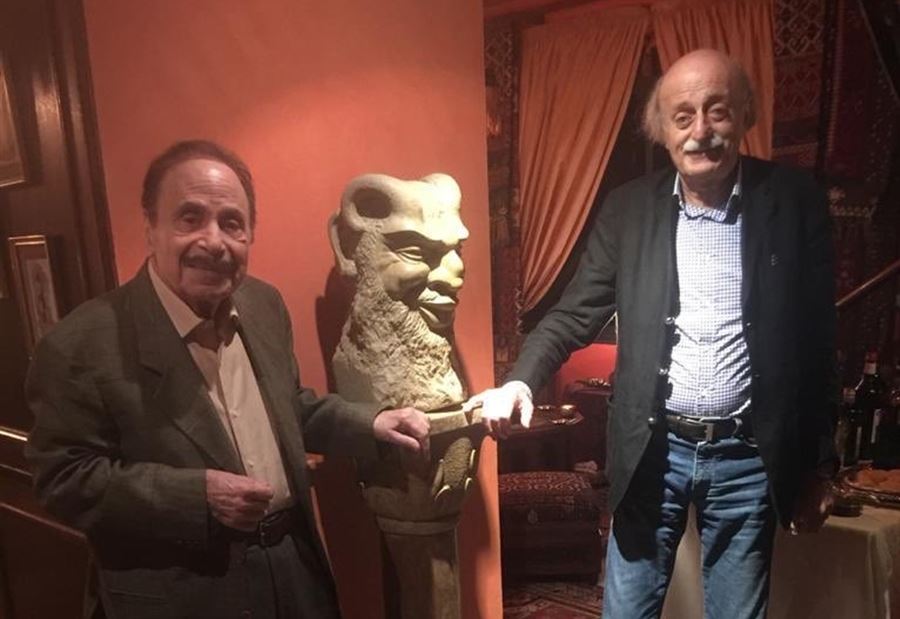 "لبنان يفقد طبيبًا كبيرًا"... وجنبلاط ينعيه