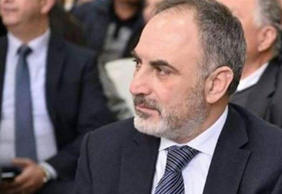 أسود يرفع شكوى ضد ناشطين