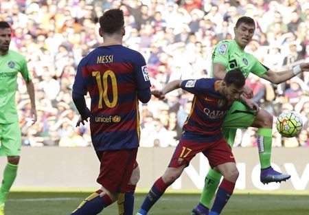 برشلونة يمطر شباك خيتافي بنصف دزينة من الأهداف