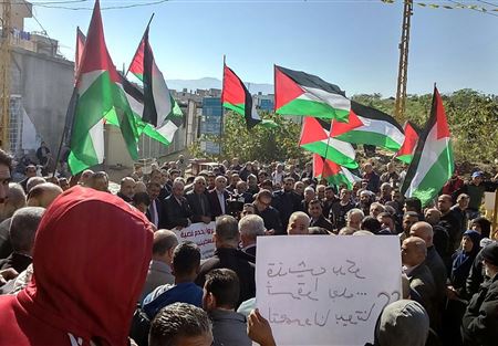 اعتصام امام الاونروا في نهر البارد احتجاجا على التقصير في خدماتها
