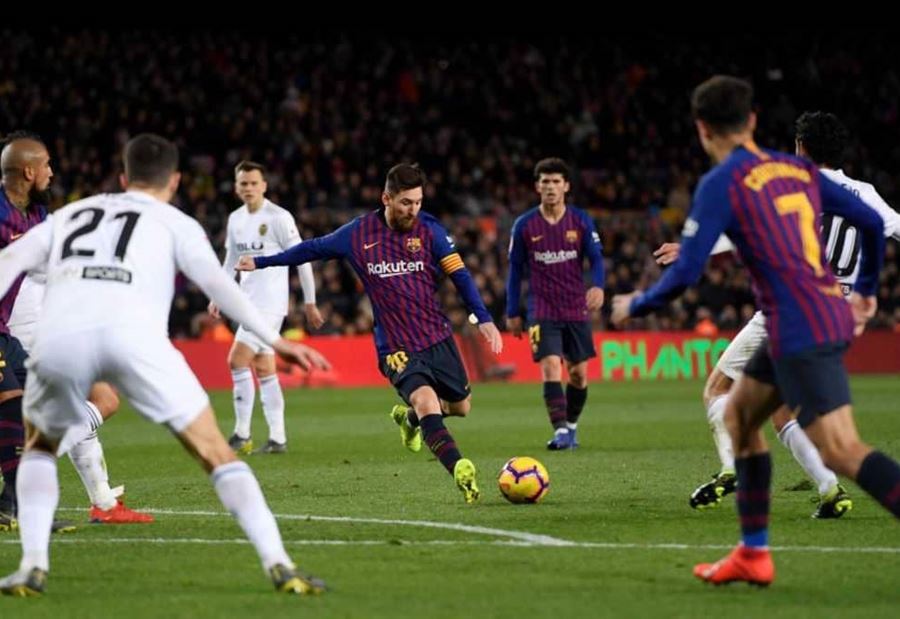 ميسي ينقذ برشلونة من "خفافيش فالنسيا" ميسي ينقذ برشلونة من "خفافيش فالنسيا"