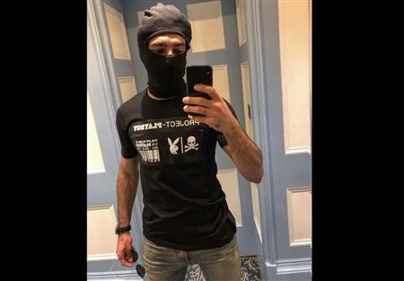 محمد صلاح يفجر عاصفة من الجدل بقميص "بلاي بوي"