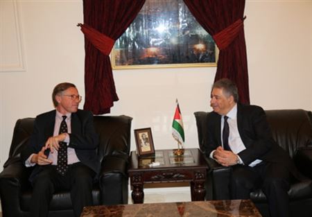 دبور عرض وسفير سويسرا أوضاع اللاجئين الفلسطينيين