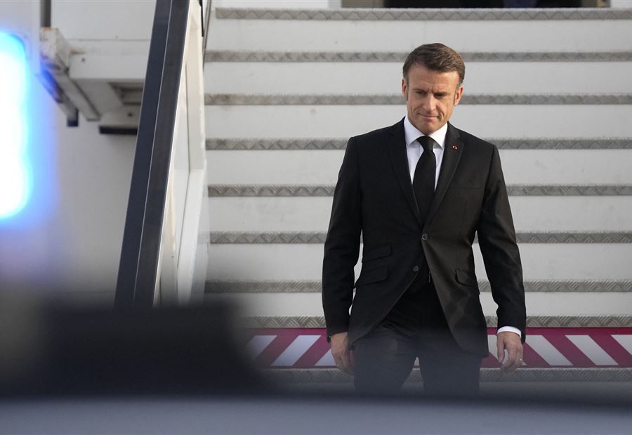 ماكرون يلتحق بالرؤساء السابقين ماكرون يلتحق بالرؤساء السابقين