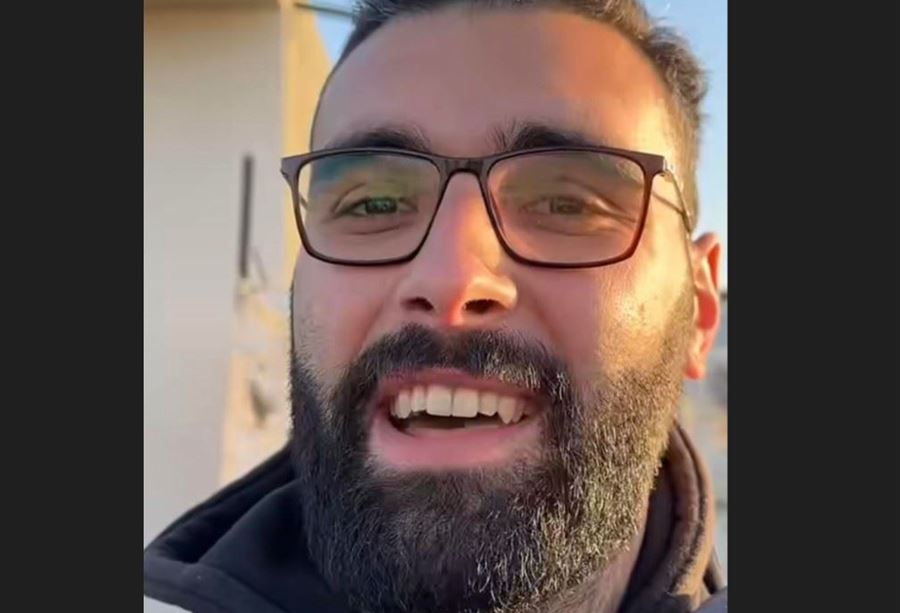بعد أكثر من 100 يوم... الـ "Superhero" معتز "يعتذر" ويودّع غزة بفيديو "مؤثّر"!  بعد أكثر من 100 يوم... الـ "Superhero" معتز "يعتذر" ويودّع غزة بفيديو "مؤثّر"!