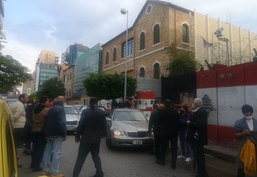 التّدقيقُ الجنائي... وقفةٌ إحتجاجيّةُ للحراك المدني