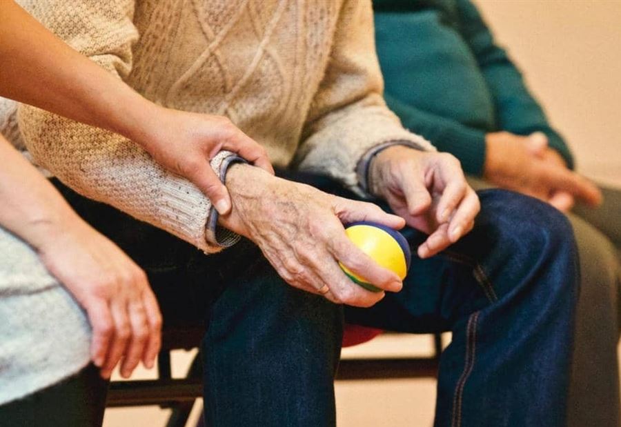 هذه الأطعمة والمشروبات تحميك من الخرف والزهايمر هذه الأطعمة والمشروبات تحميك من الخرف والزهايمر