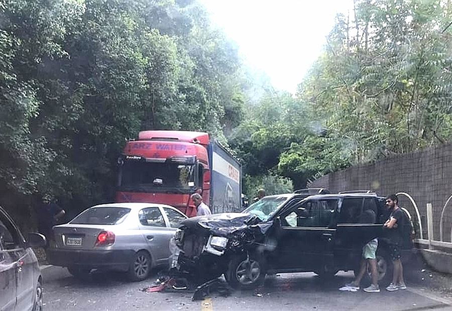 حادث على طريق ملتقى النهرين ادى الى قطع الطريق وسقوط إصابات