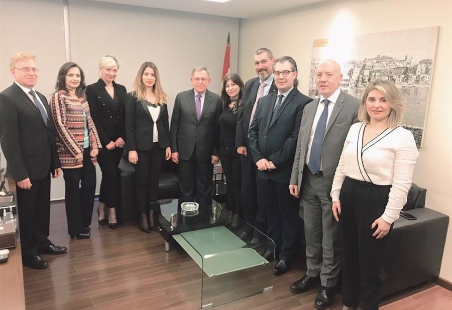السنيورة: الاحزاب الطائفية "تقطّع" الدولة
