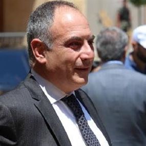 أسود: هل 1990 تتكرر؟