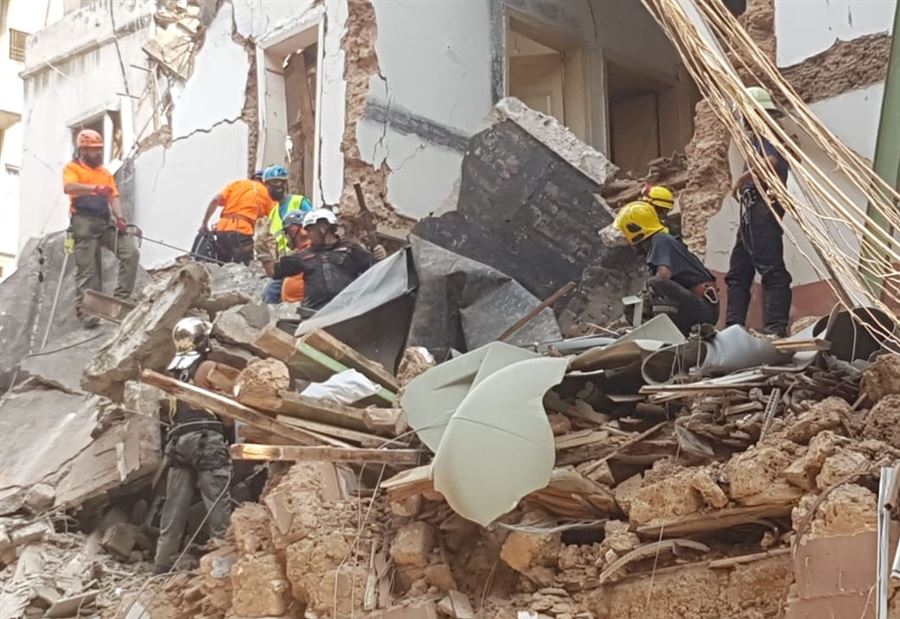 عملية البحث تابع... طائرة مسيّرة تستطلع داخل المبنى