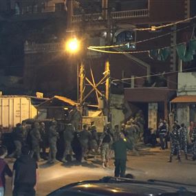 بالصورة: جرحى بإشكال بين سائقي باصات مدرسية في الخرايب
