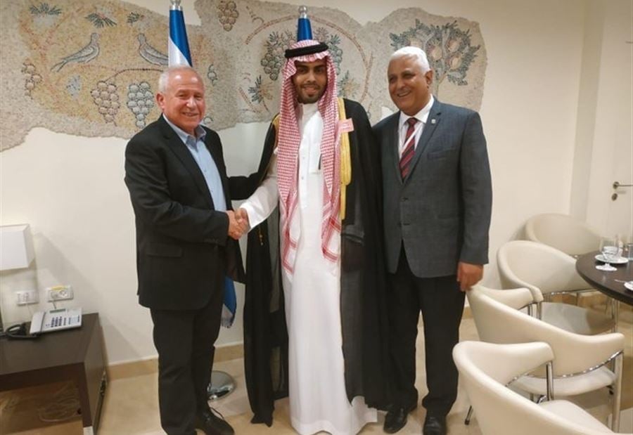 ما حقيقة سحب جنسية إعلامي سعودي زار إسرائيل؟