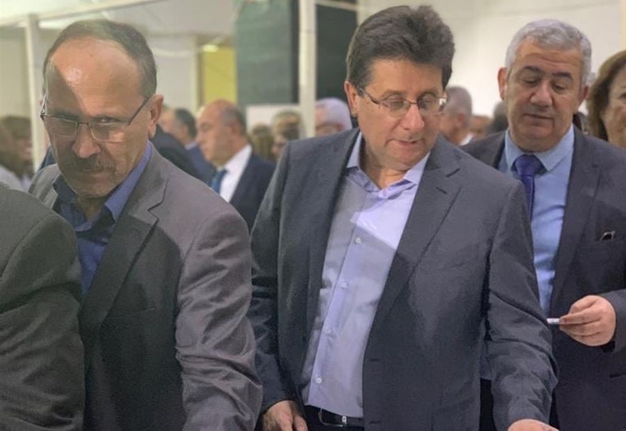 بالصور: كنعان يدلي بصوته في انتخابات "المحامين"