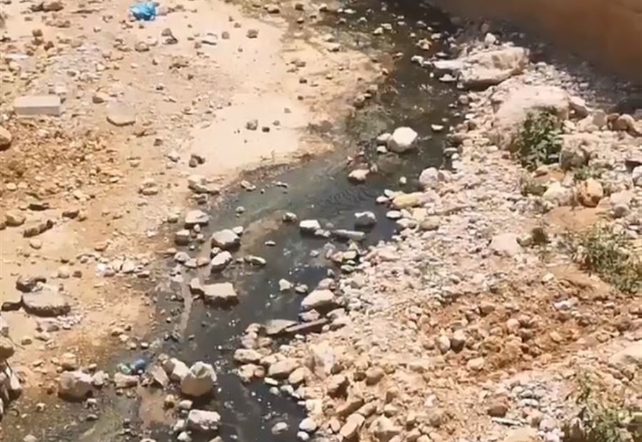 بالفيديو: المجارير تصب في نهر انطلياس! بالفيديو: المجارير تصب في نهر انطلياس!