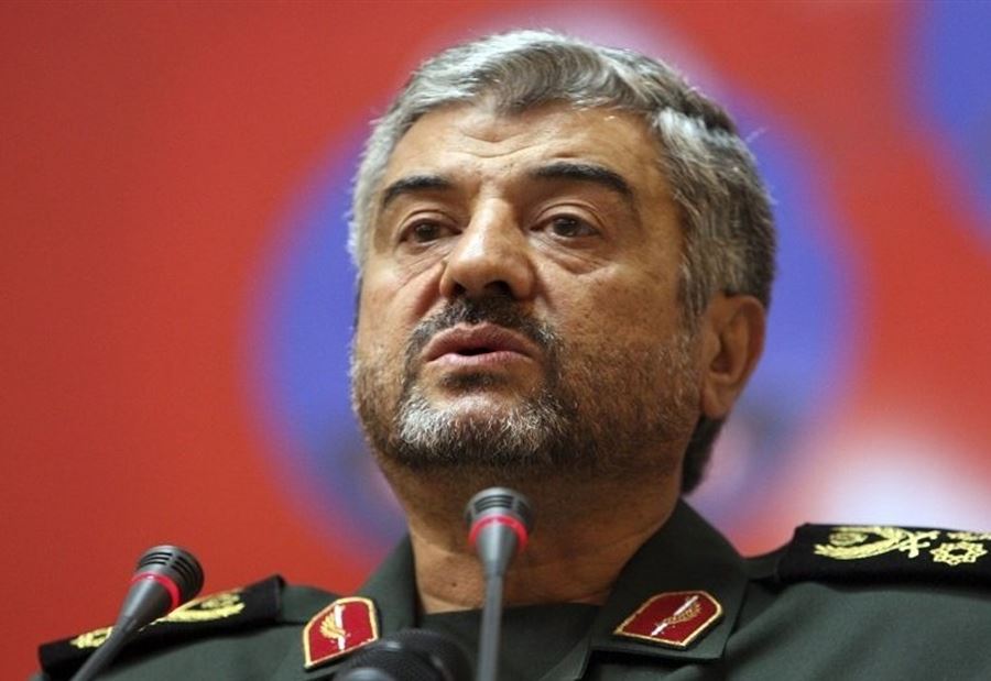 بالصورة: مفاجأة من قائد الحرس الثوري الإيراني لتفادي الازدحام 