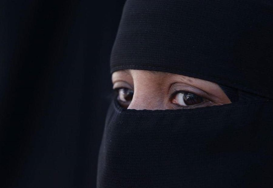 سريلانكا تحظر النقاب في الأماكن العامة بعد الهجمات