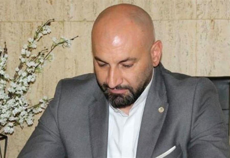 هجوم لاذع من أشرف الموسوي على السيّد... "الصمت عبادة"!