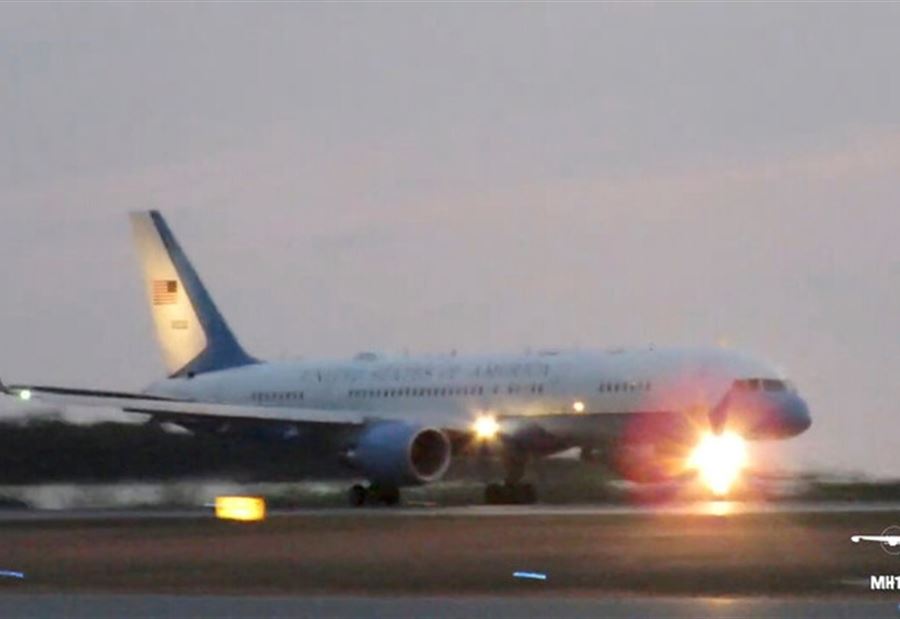 طائرٌ يُجبر طائرة نائب ترمب على الهبوط اضطراريًا! طائرٌ يُجبر طائرة نائب ترمب على الهبوط اضطراريًا!