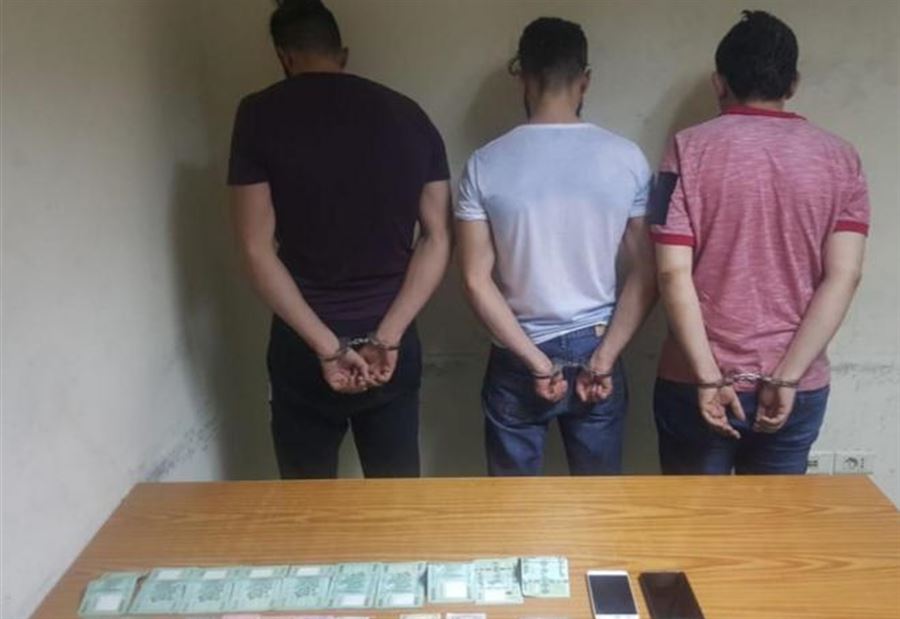 بالصورة: تفاصيل القبض على مزور مستندات في برج حمود