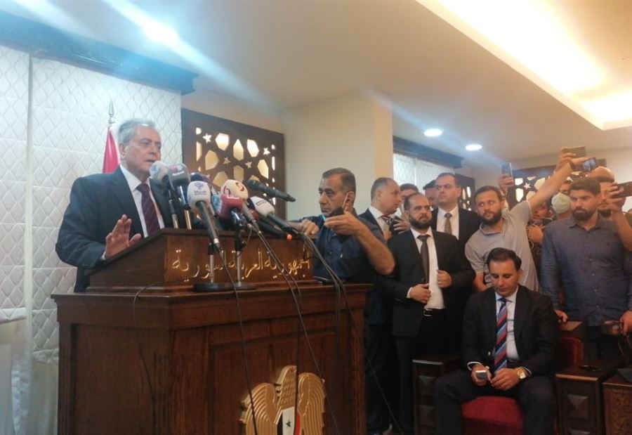 بعد الأعتداء على السوريين.. السفير السوري: رفع الأعلام ليس استفزازًا!