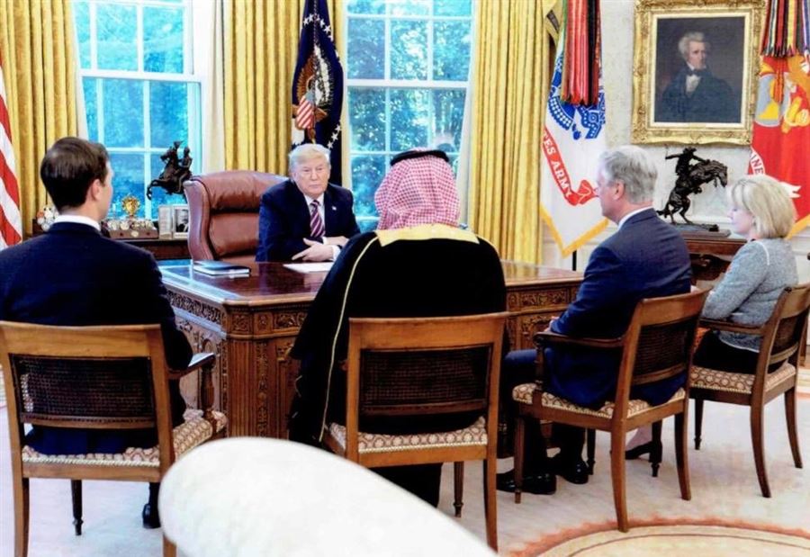بالصور: ترمب يلتقي أميرًا سعوديًا بارزًا.. و"رسالة" من بن سلمان