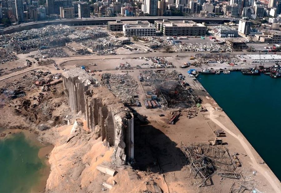 مرفأ بيروت... خبيرٌ يُحذّر من "20 حاوية" مرفأ بيروت... خبيرٌ يُحذّر من "20 حاوية"