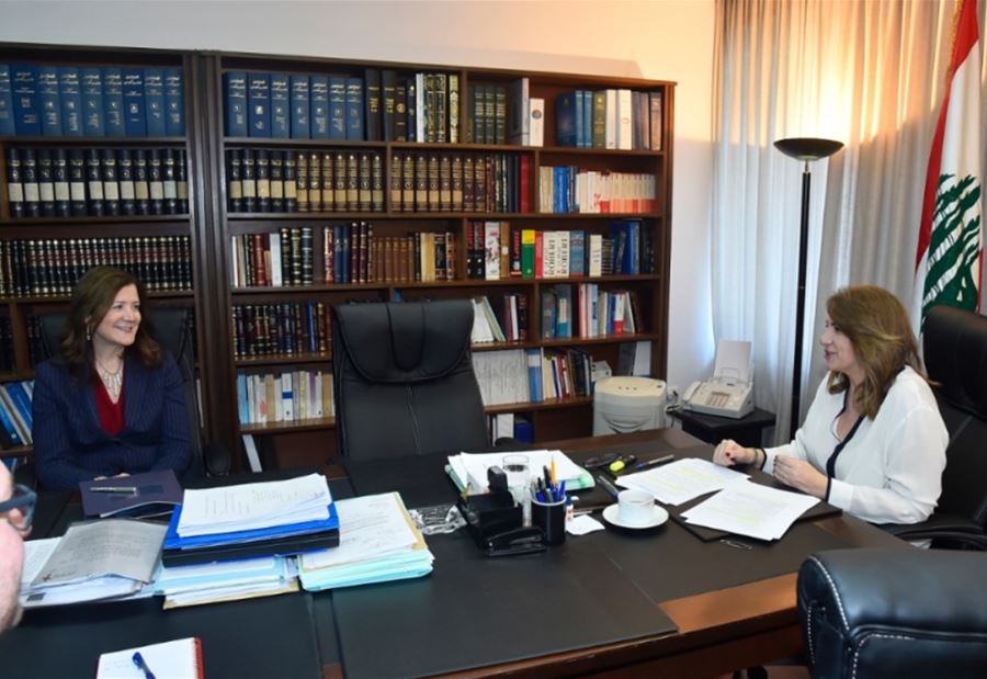السفيرة الأميركية في وزارة العدل