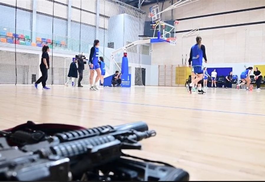مشهدٌ "لافت"... لاعبات المنتخب الإسرائيلي يتعرّضن لموقف محرج! (فيديو)