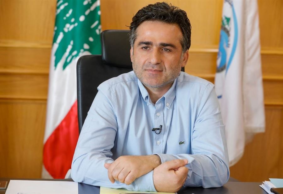 حمية يُحدّد شروط وضع الاعلانات على الأملاك العامة! 