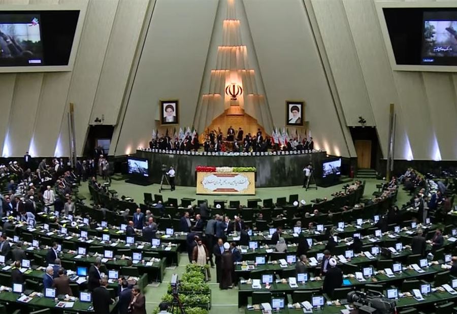  نواب إيرانيين يهاجمون روحاني ويحمّلونه مسؤولية الأحداث