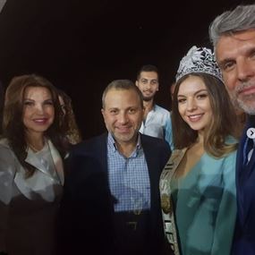 صورة تجمع باسيل وملكة جمال لبنان
