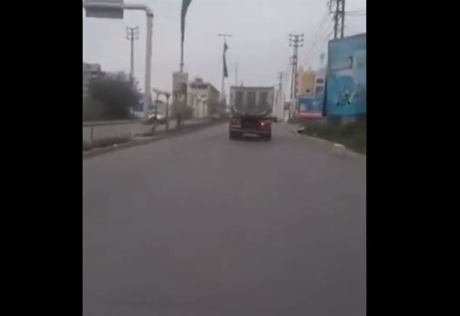 بالفيديو: سائق شاحنة عرّض الناس للخطر وقوى الامن بالمرصاد